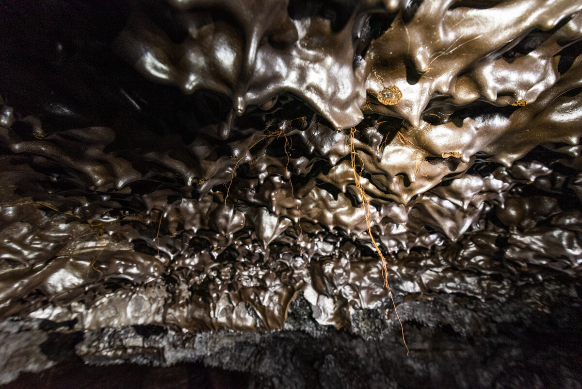 Détails au plafond d'un tunnel de lave du Piton de la Fournaise