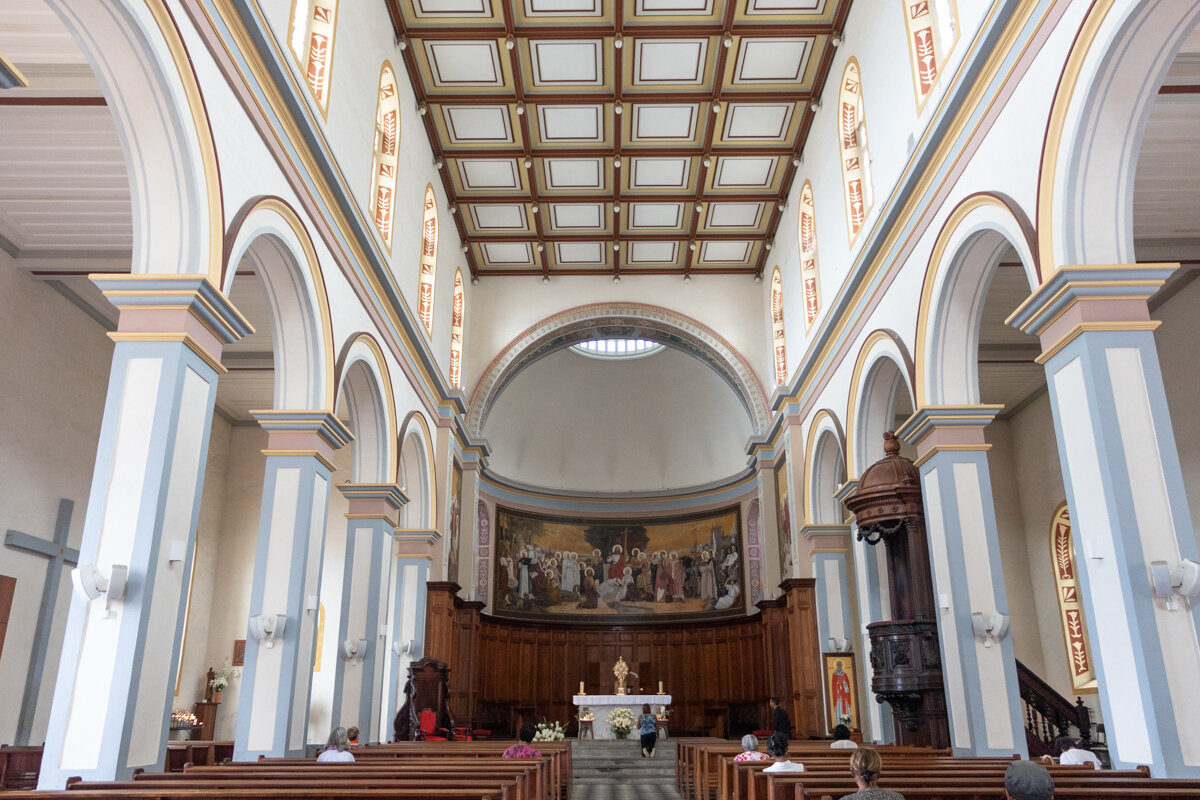 A l'intérieur de la cathédrale de Saint-Denis de La Réunion