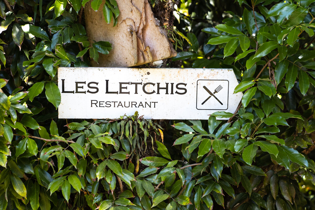 Panneau du restaurant Les Letchis à La Réunion