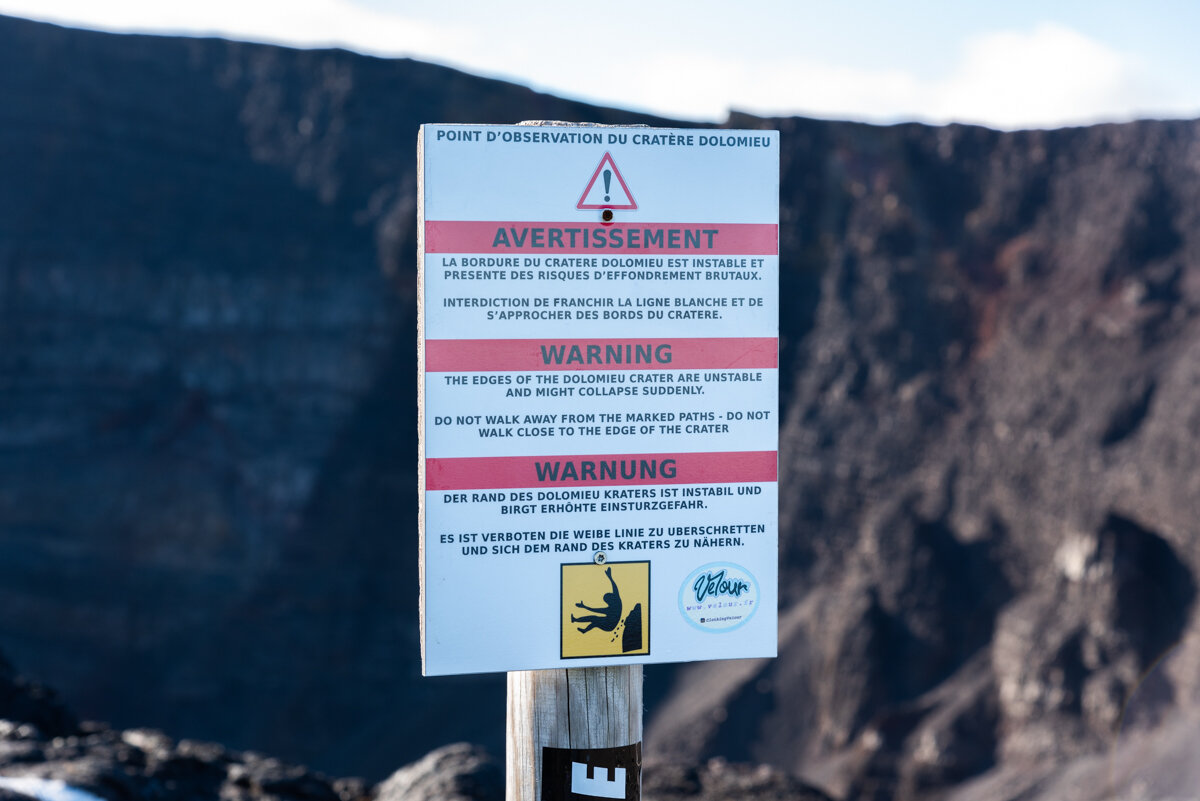 Indication de danger sur la randonnée du Piton de la Fournaise à La Réunion