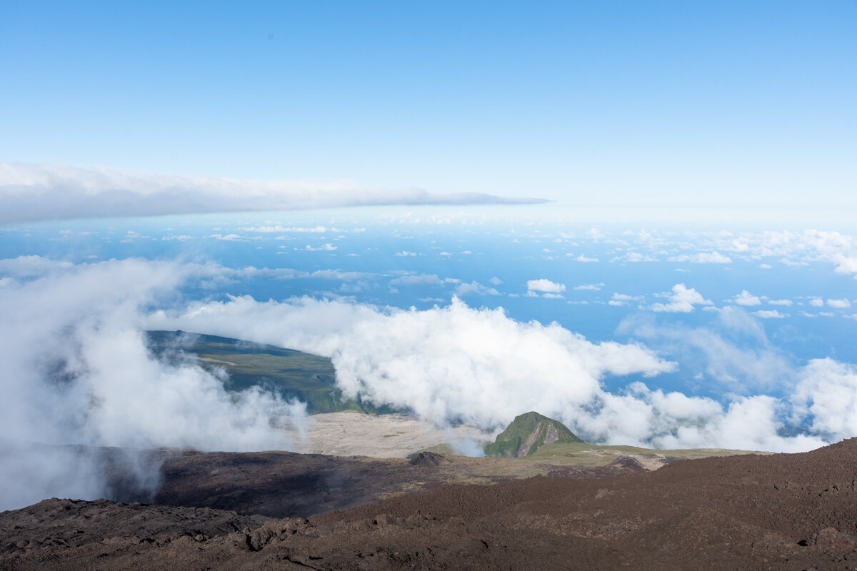 Panorama au sommet du Piton de la Fournaise à La Réunion