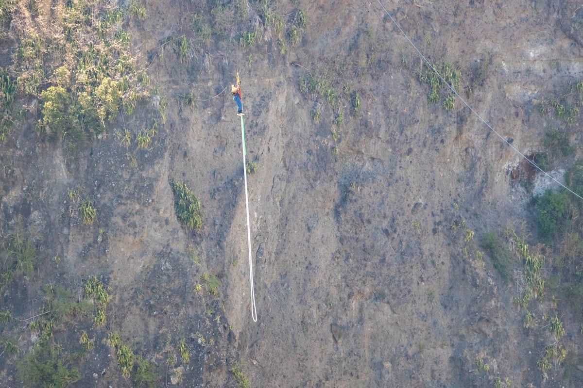 Remontée du saut à l'élastique à la Réunion